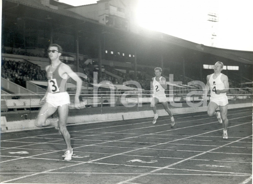 Fotografia d epoca originale 1960 LONDON ATHLETICS Livio BERRUTI David JONES HARRIERS at White City Stadium 1