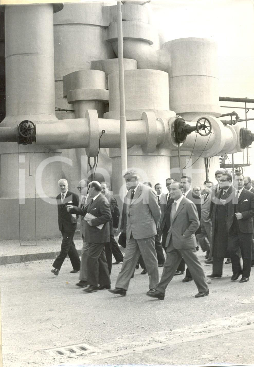 Fotografia d epoca originale 1959 CAMPOFRANCO Parlamentari italiani visitano gli impianti MONTECATINI  Foto 1