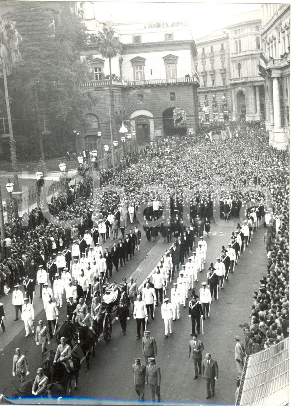 Fotografia d epoca originale 1959 NAPOLI Corteo funebre dello statista Enrico DE NICOLA Foto 13x18 cm 1