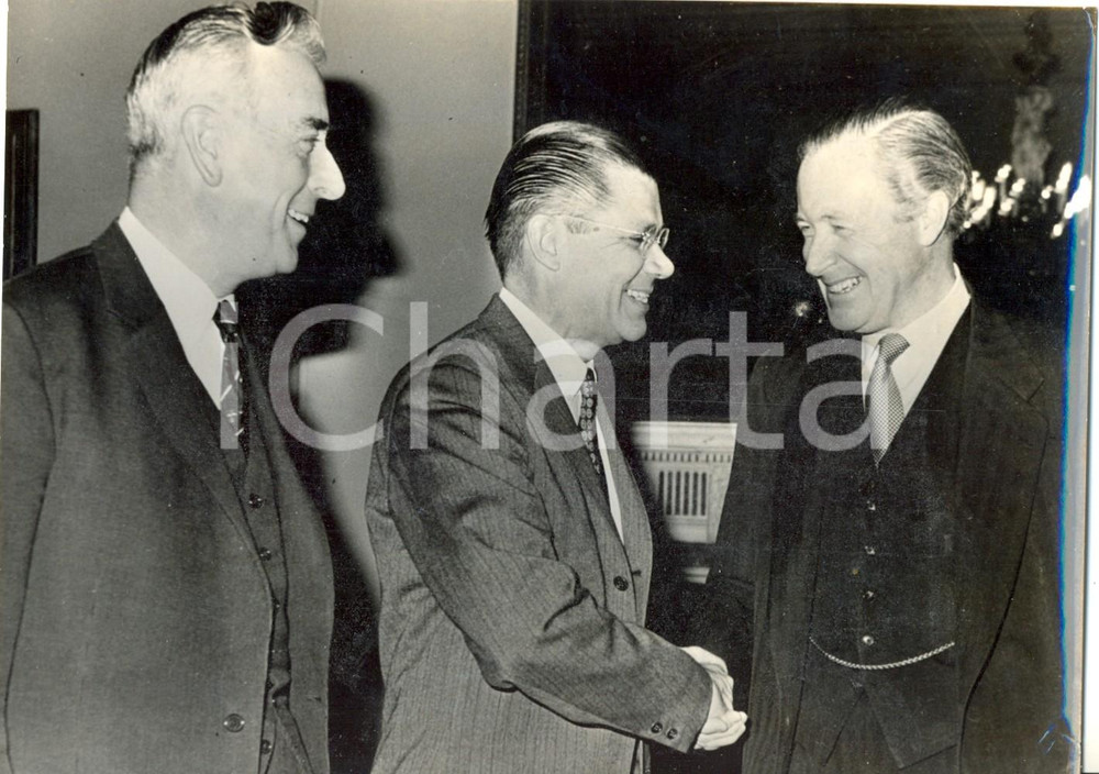 1963 LONDON Louis MONTBATTEN Robert Mc NAMARA ricevutI da Duncan SANDYS *Foto 