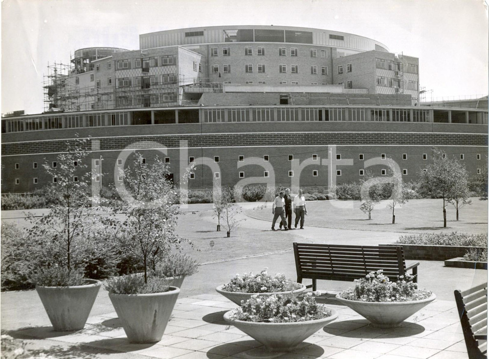 Fotografia d epoca originale 1959 LONDON British Broadcasting Corporation Tv Center at White City Photo 1