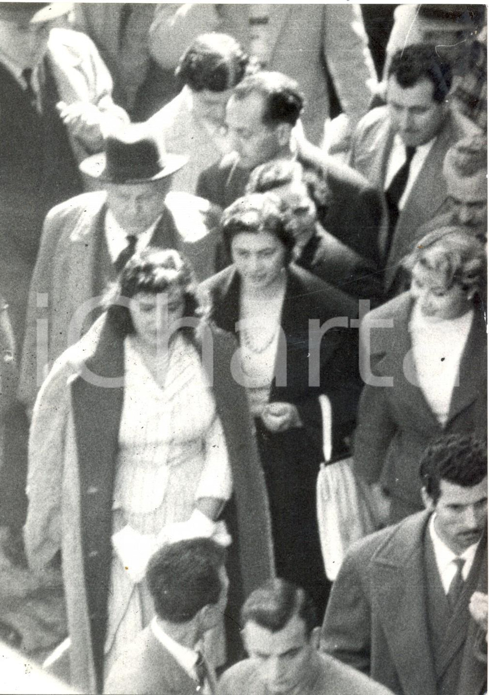 Fotografia d epoca originale 1959 NAPOLI Processo a Pupetta MARESCA  La sorella Pompea con lo zio e parenti 1