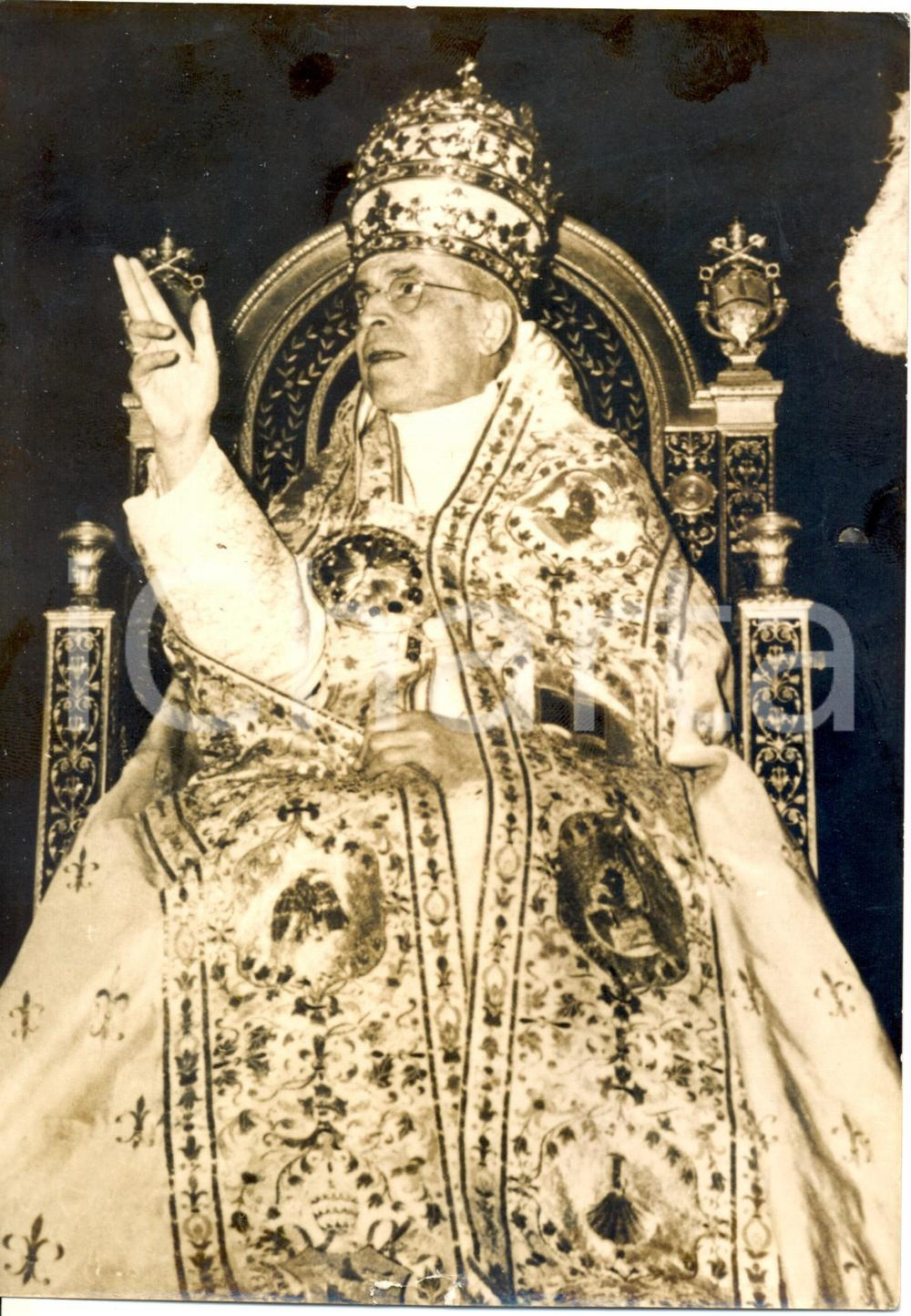 Fotografia d epoca originale 1957 ROMA  18Â° anniversario pontificio  Ritratto di papa PIO XII benedicente 1