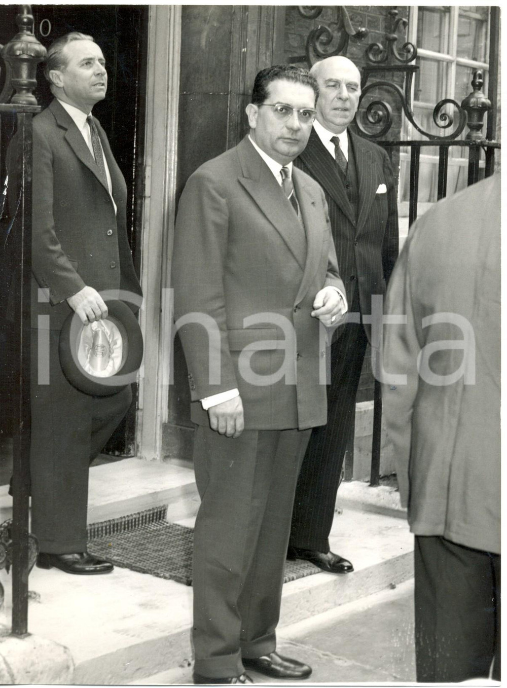 Fotografia d epoca originale 1959 LONDON Assistant Prime Minister Jacques SOUSTELLE leaving 10 Dowing Street 1