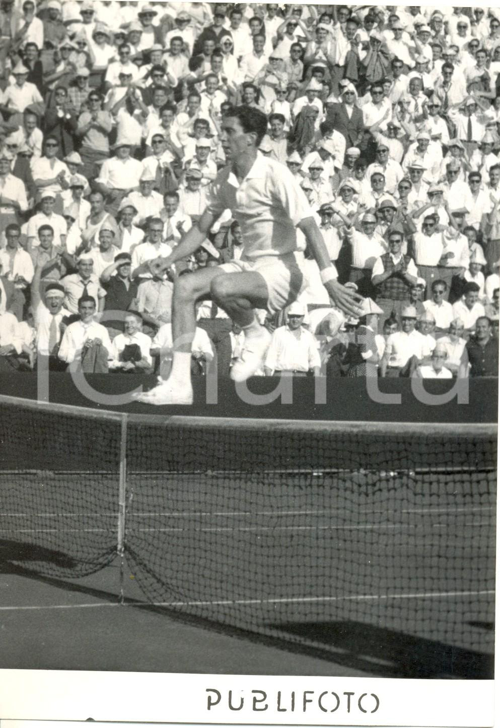 Fotografia d epoca originale 1955 MILANO COPPA DAVIS Fausto GARDINI esulta dopo aver battuto Sven DAVIDSON 1