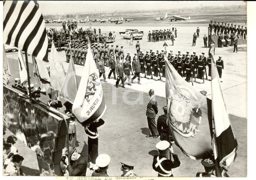 Fotografia d epoca originale 1960 WASHINGTON Dwight EISENHOWER e Charles DE GAULLE davanti alle bandiere 1