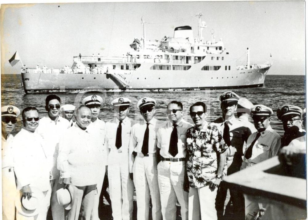 Fotografia d epoca originale 1959 MANILA Carlos Polestico GARCIA arriving by LAPU LAPU yacht Foto 18X13 cm 1