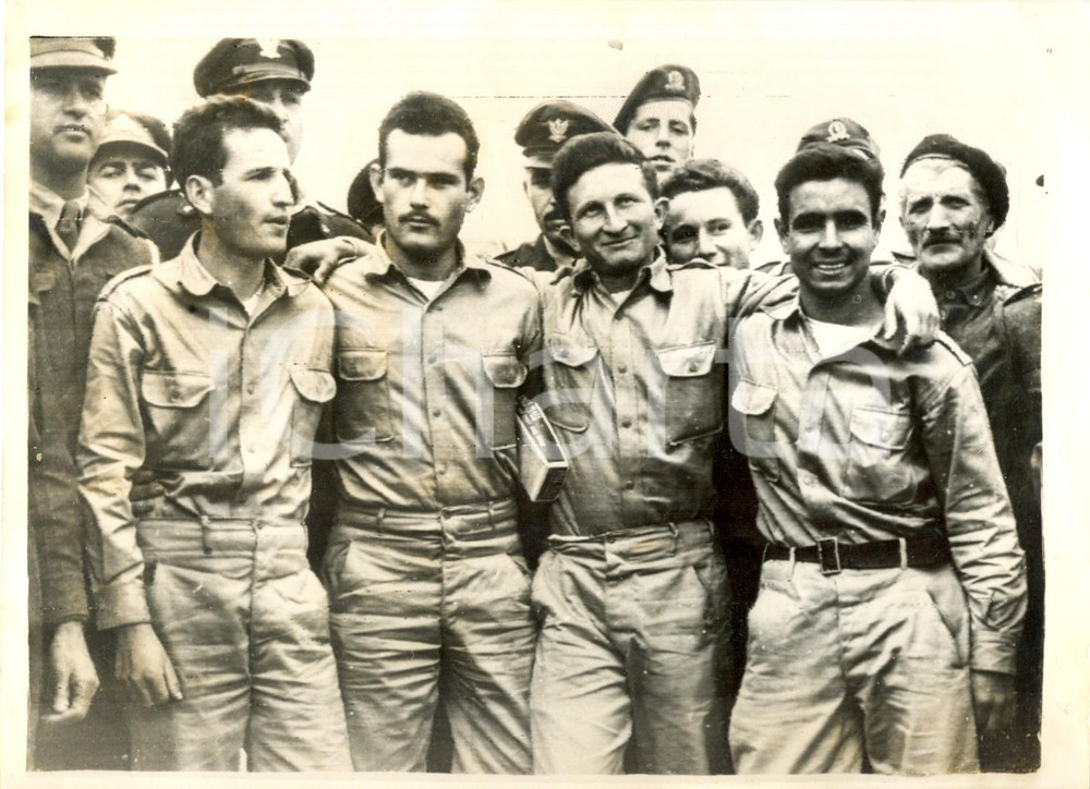 Fotografia d epoca originale 1957 RAFAH Israeli war prisoners ROSENBERG ETKES INIGSTER OCHANA returning home 1