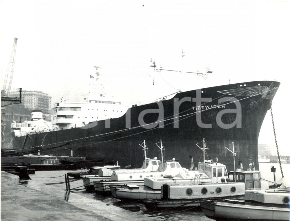 Fotografia d epoca originale 1960 GENOVA Veduta della nave mercantile TIDEWATER al porto Foto 24x18 cm 1