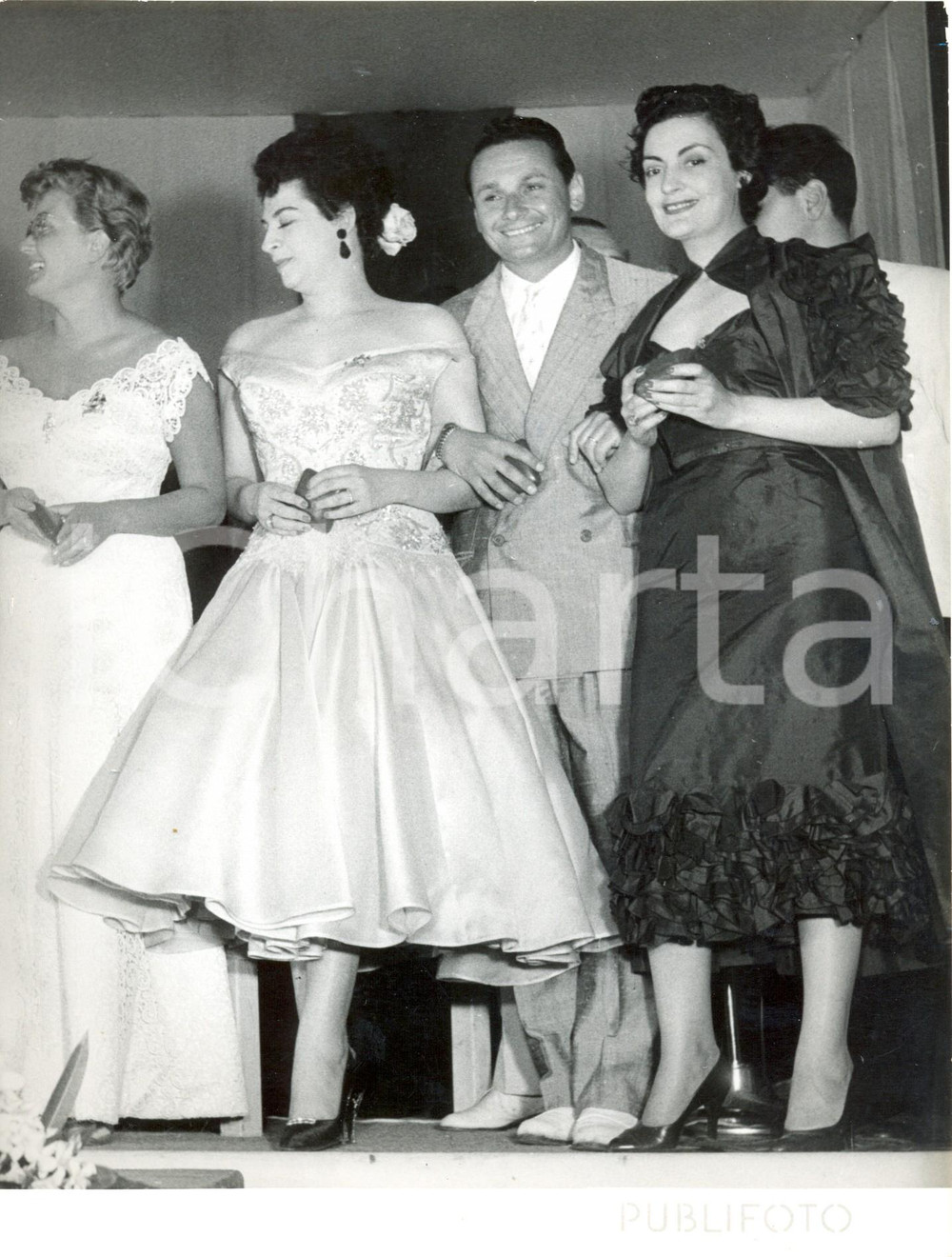 Fotografia d epoca originale 1954 GENOVA Flo SANDON S Katyna RANIERI al Festival della Canzone Francese 1