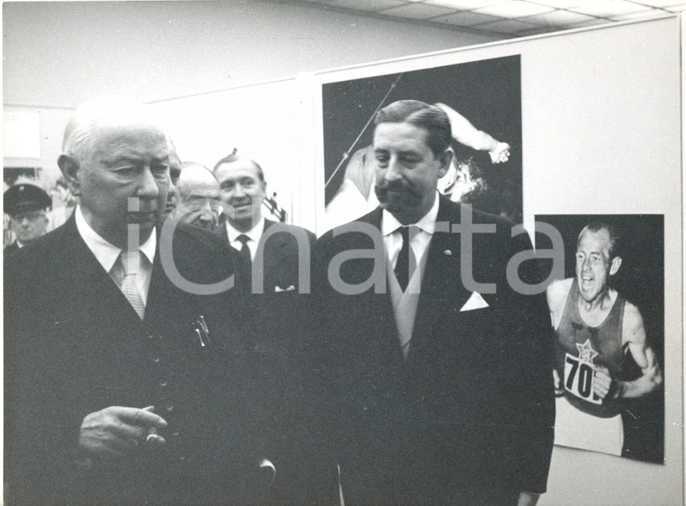 Fotografia d epoca originale 1958 COLONIA  Mostra Photokina  Theodor HEUSS all inaugurazione Foto 20x15 cm 1
