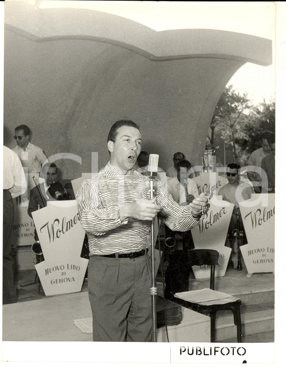 Fotografia d epoca originale 1955 ca GENOVA NUOVO LIDO AndrÃ© CLAVEAU con la sua orchestra Foto 18x24 cm 1