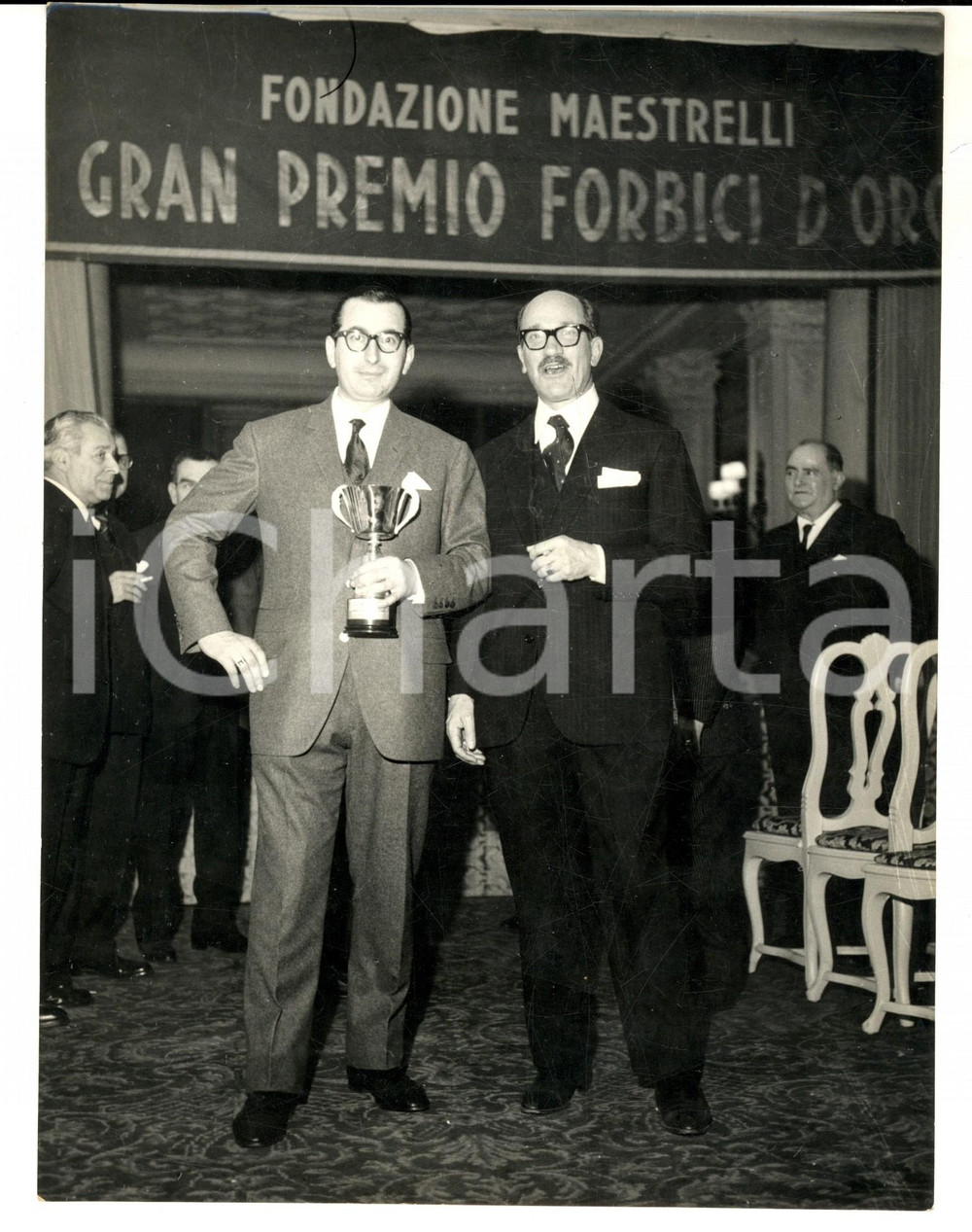 Fotografia d epoca originale 1960 ca MILANO Fondazione MAESTRELLI  Gran Premio FORBICI D ORO Foto 18x24 cm 1