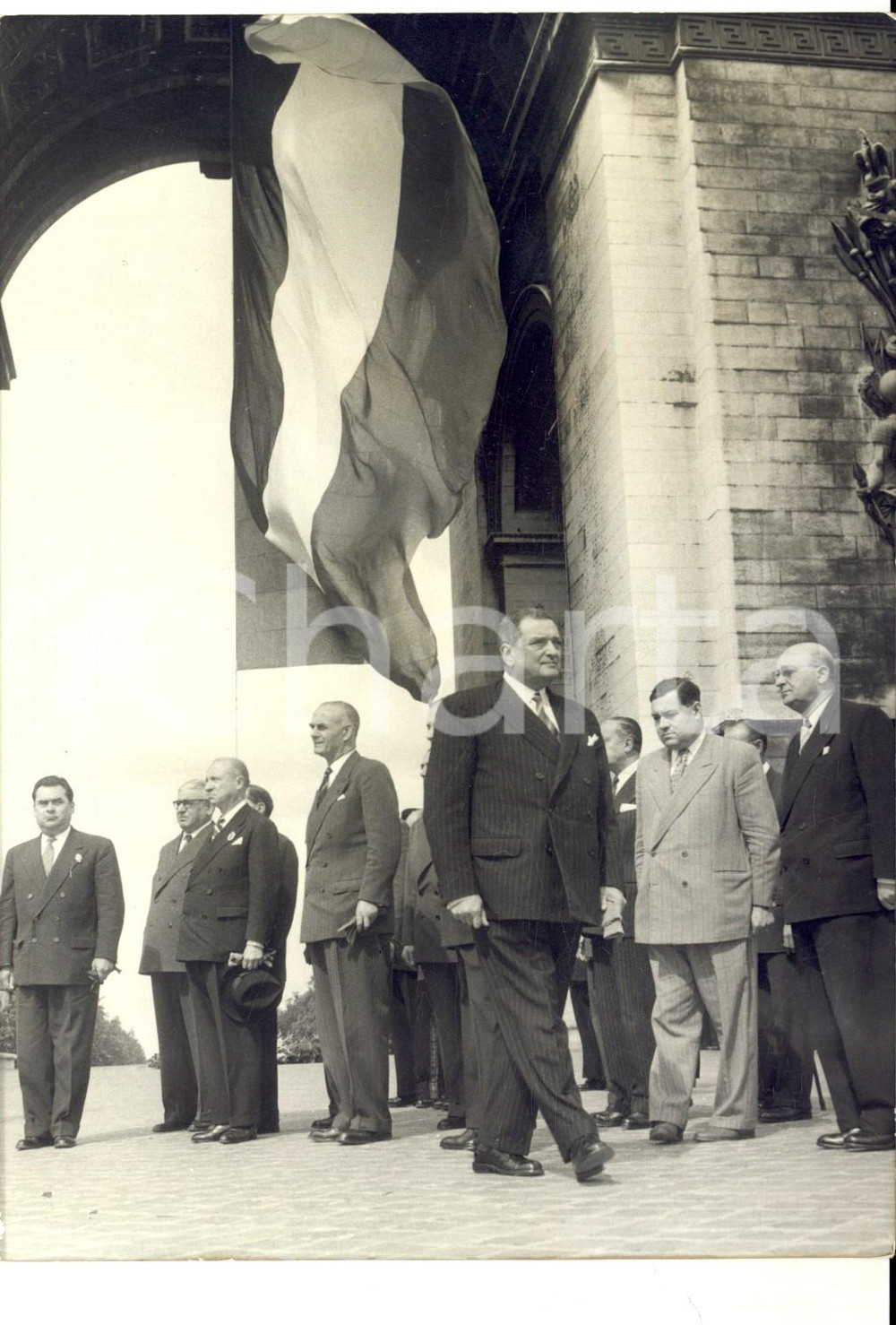 Fotografia d epoca originale 1953 PARIS Arc de Triomphe  Joseph LANIEL Ã  l anniversaire LibÃ©ration Photo 1