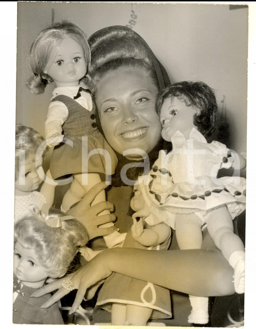 Fotografia d epoca originale 1963 PARIS Miss Nations Unies Monica RAGBY marraine des poupées PETITCOLLIN 1