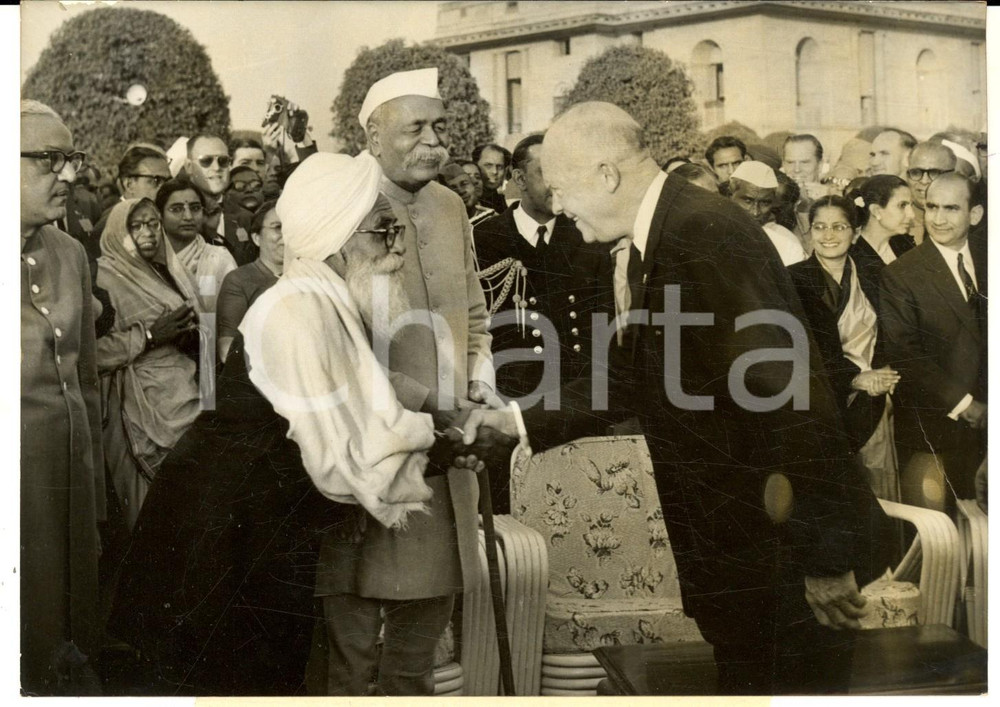 Fotografia d epoca originale 1959 NEW DELHI Dwight EISENHOWER con anziano indù al ricevimento di PRASAB Foto 1