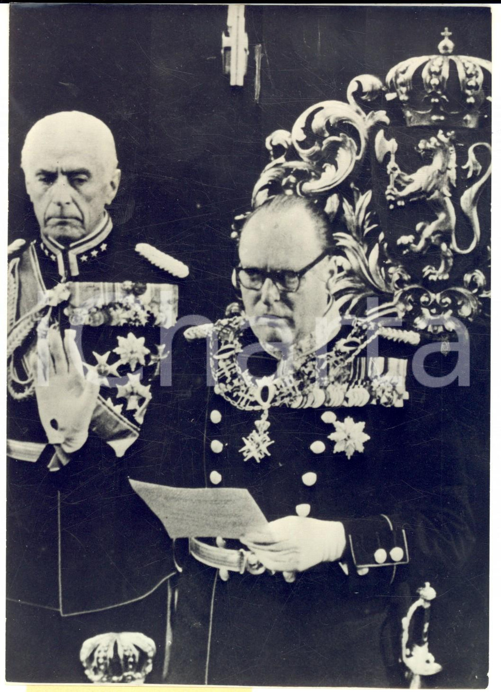 Fotografia d epoca originale 1958 OSLO Re Olav V di NORVEGIA giura fedeltÃ  alla Costituzione Foto 13x18 1