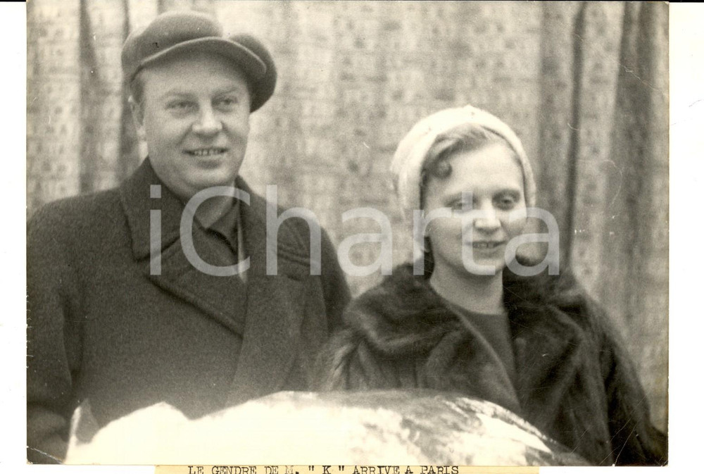 Fotografia d epoca originale 1959 PARIS ORLY Arrivo di Rada KRUSCEV e Alexej ADZHUBEI all aeroporto Foto 1