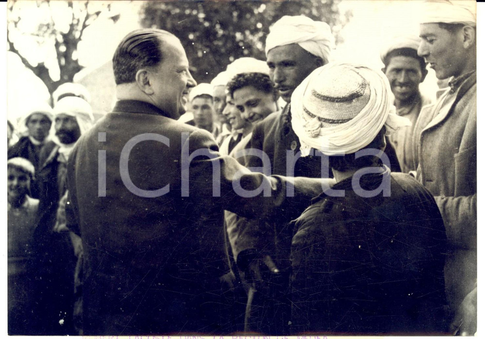 Fotografia d epoca originale 1957 MEDEA ALGERIE Robert LACOSTE en visite parmi les indigÃ¨nes Photo 18x13 1