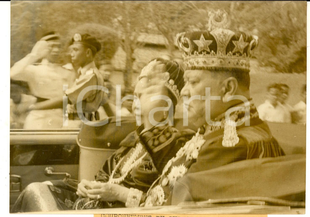 Fotografia d epoca originale 1960 JOHOR BAHRU MALESIA Sultano ISMAIL durante l incoronazione Foto 18x13 1