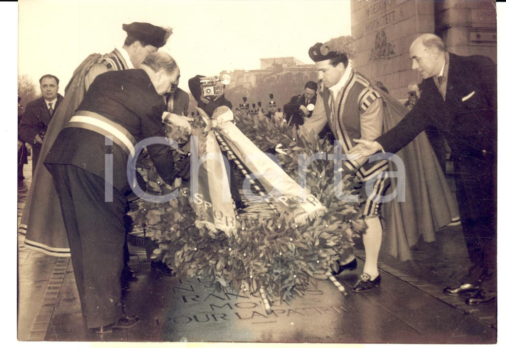 Fotografia d epoca originale 1956 PARIS JumÃ©lage ParisRome  Salvatore REBECCHINI Ã  la Tombe Soldat Inconnu 1