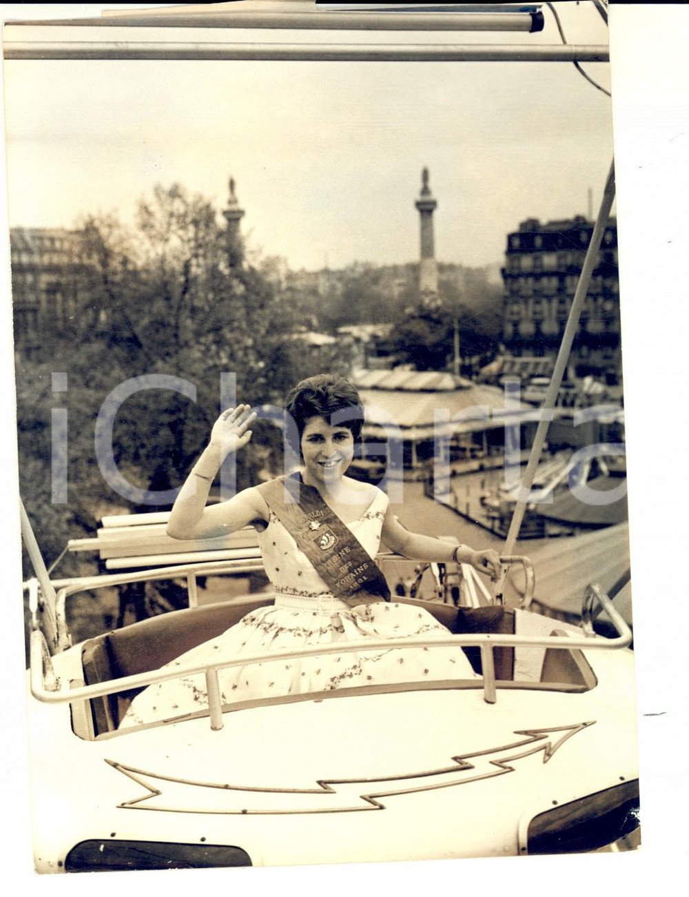 Fotografia d epoca originale 1961 PARIS La nouvelle Esmeralda  Micheline BEUFKENS dans un manÃ¨ge Photo 1