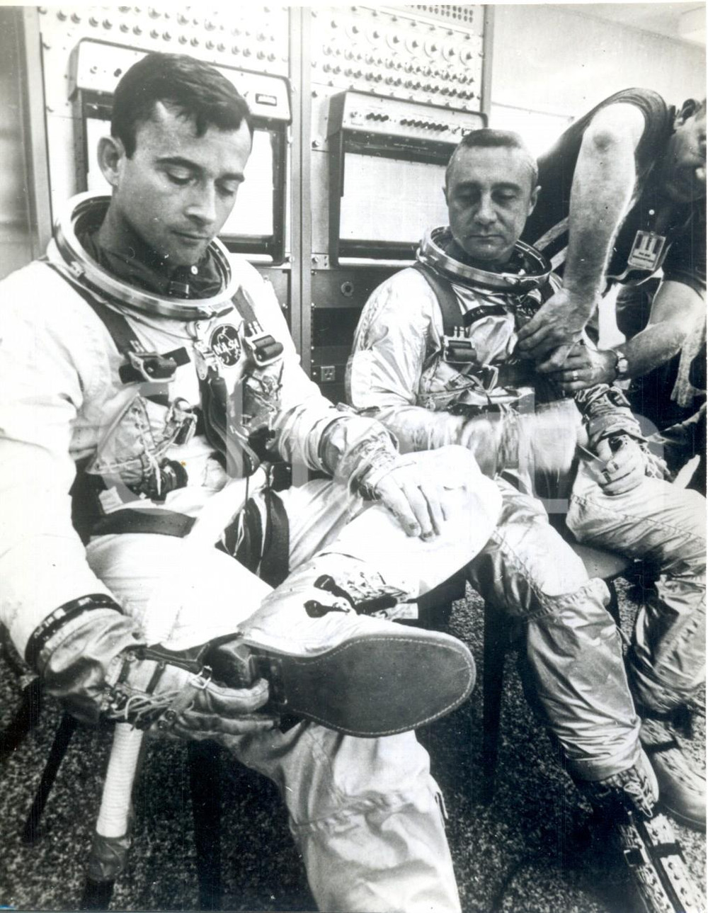 Fotografia d epoca originale 1964 CAPE KENNEDY Portrait of Virgil GRISSOM John Watts YOUNG Photo 13x18 cm 1