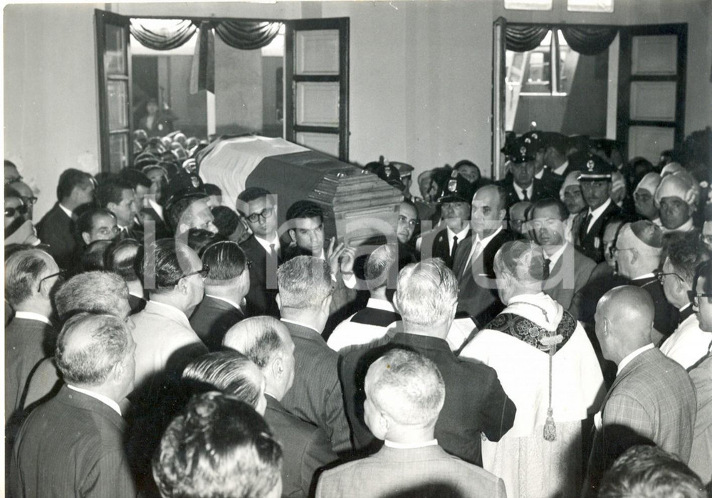 Fotografia d epoca originale 1959 CATANIA  Funerali don Luigi Sturzo  Arrivo della bara Foto 18x13 cm 1