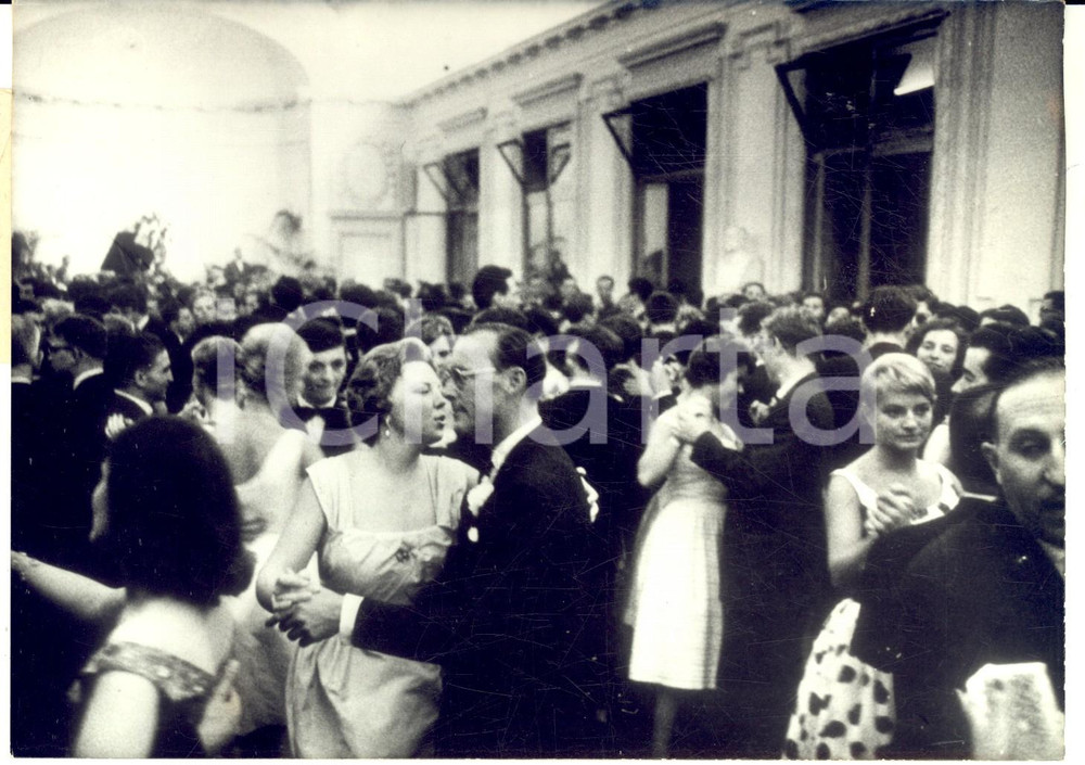 Fotografia d epoca originale 1961 TOULOUSE BÃ©atrix des PaysBas au bal Fondation EuropÃ©enne de la Culture 1