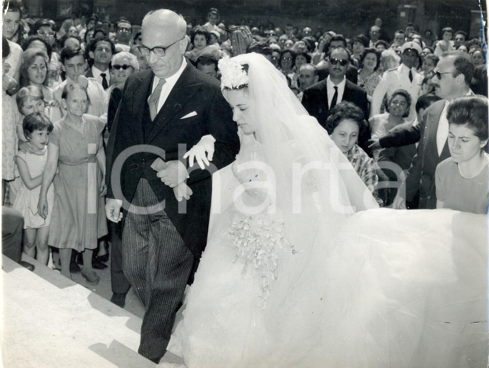 Fotografia d epoca originale 1962 ROMA  Amintore FANFANI accompagna la figlia Anna Maria all altare Foto 1