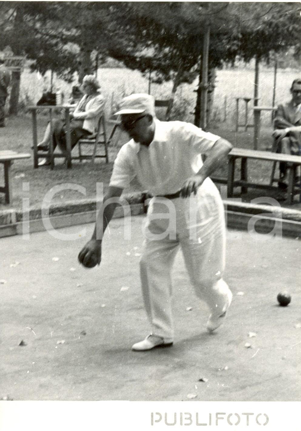 Fotografia d epoca originale 1954 FIUGGI Achille LAURO gioca a bocce durante le vacanze Fotografia 13x18 1