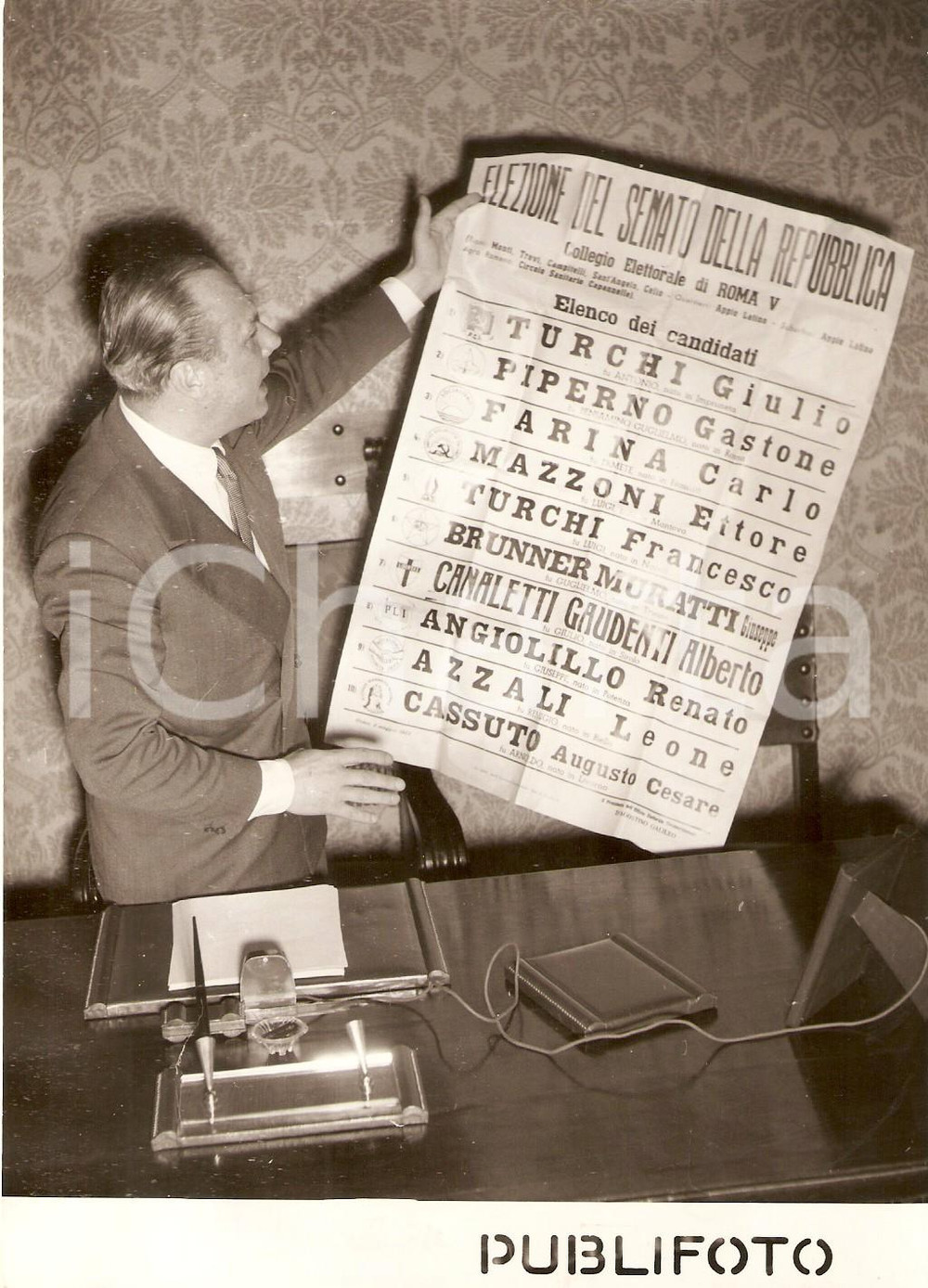 Fotografia d epoca originale 1953 ROMA Junio Valerio BORGHESE parla dopo il mancato comizio al COLOSSEO Foto 1