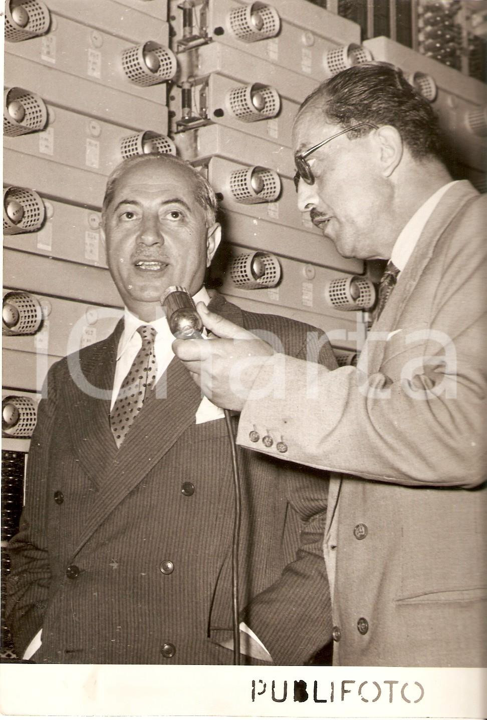 Fotografia d epoca originale 1953 NAPOLI Giuseppe SPATARO visita nuova centrale telefonica di Via De Pretis 1