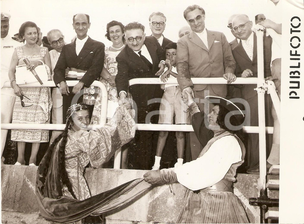 Fotografia d epoca originale 1957 AMALFI Giovanni LEONE e Gennaro CASSIANI alla Regata Repubbliche Marinare 1