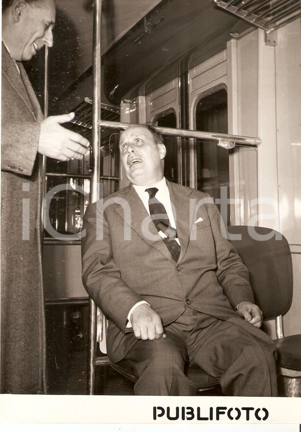 Fotografia d epoca originale 1954 ROMA  MAGLIANA Salvatore REBECCHINI seduto su primo vagone metropolitana 1