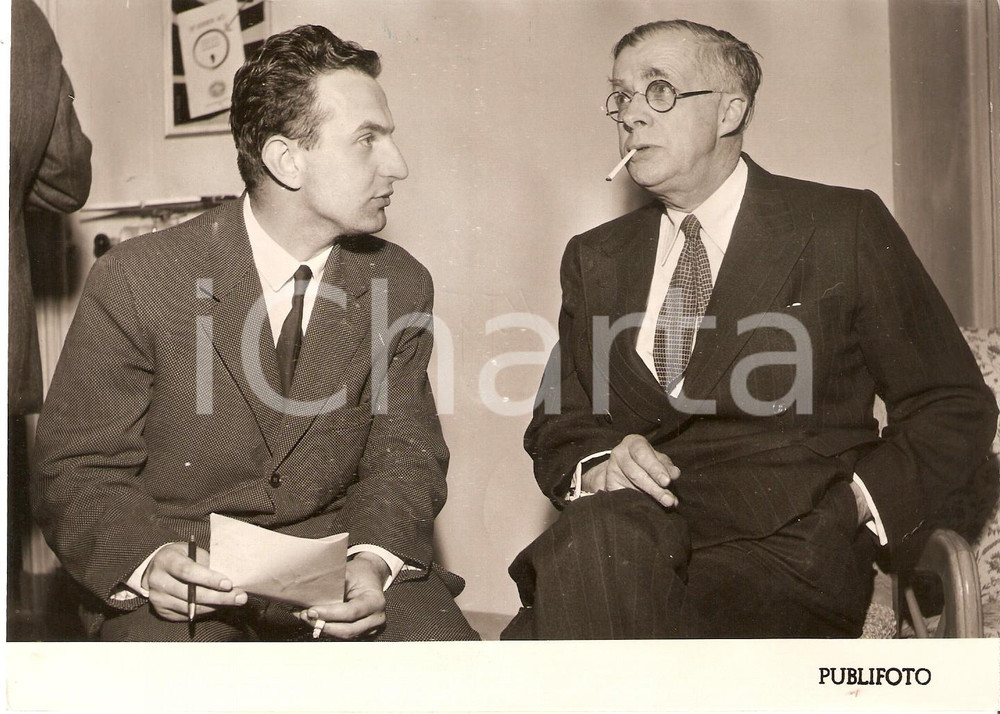 Fotografia d epoca originale 1953 TORINO Teatro CARIGNANO Julian HUXLEY intervistato da giornalista Foto 1