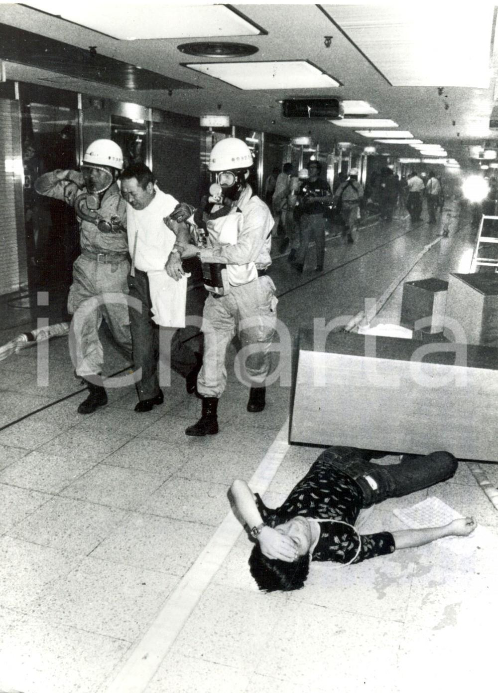 Fotografia d epoca originale 1973 TOKYO  50Â°ANNIVERSARIO TERREMOTO KANTO  Prove di evacuazione Foto 1