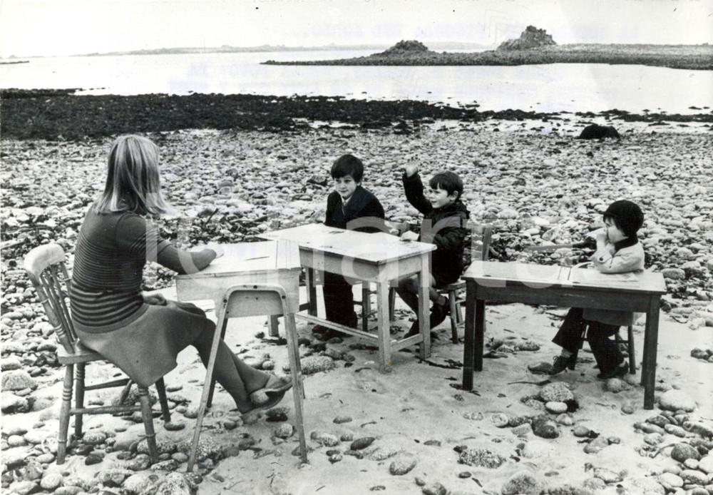 Fotografia d epoca originale 1973 ISOLE SCILLY UK Marigold BUSH insegna nella scuola piÃ¹ piccola del mondo 1