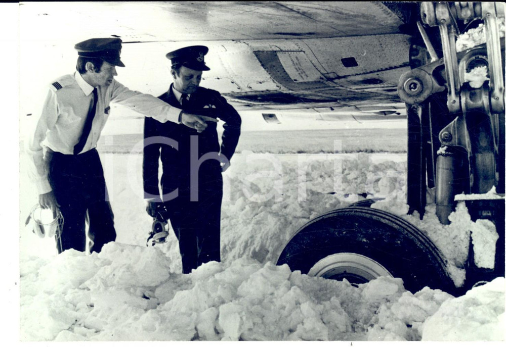 Fotografia d epoca originale 1973 LONDON RAF Christopher WILLIAMS analizza efficacia del letto di schiuma 1