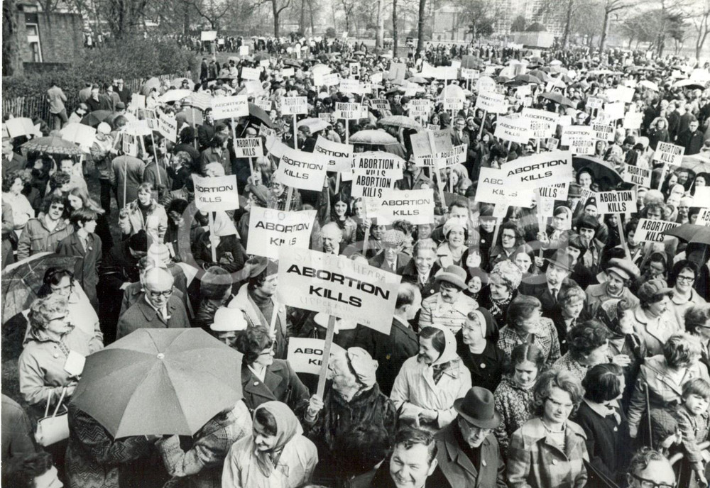 Fotografia d epoca originale 1973 MANCHESTER  SOCIETY FOR THE PROTECTION OF UNBORN CHILDRE s protest Photo 1