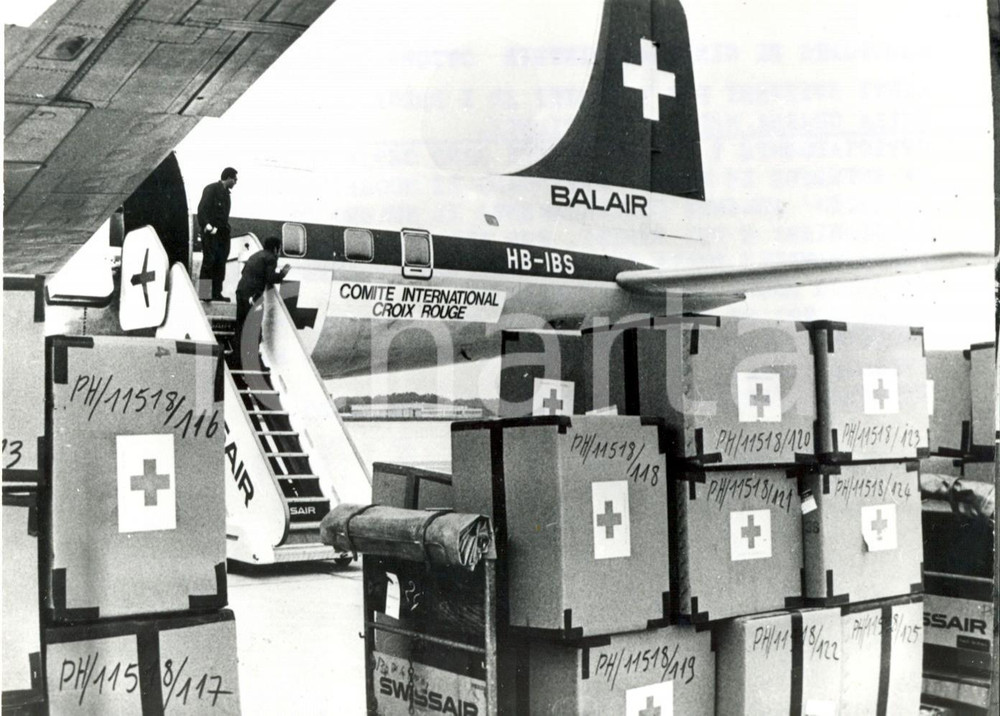 Fotografia d epoca originale 1973 GINEVRA COINTRIN  GUERRA MEDIO ORIENTE  Croce Rossa invia medicinali 1
