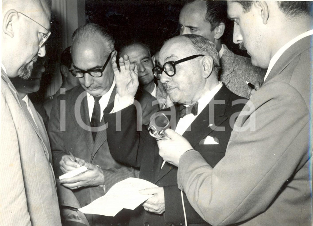 Fotografia d epoca originale 1957 ROMA  CADUTA GOVERNO ZOLI  Il senatore Enrico MOLE  Foto 18x13 cm 1