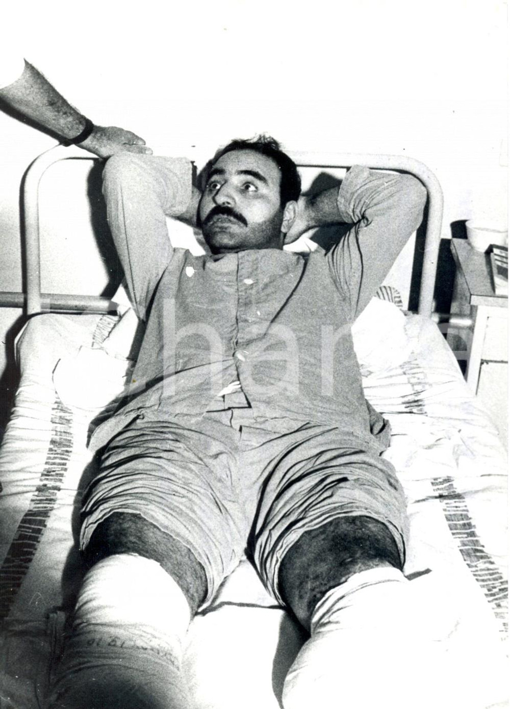 Fotografia d epoca originale 1973 ISRAELE GUERRA ARABO  ISRAELIANA  Adnam Ed HADJ dopo l amputazione piedi 1