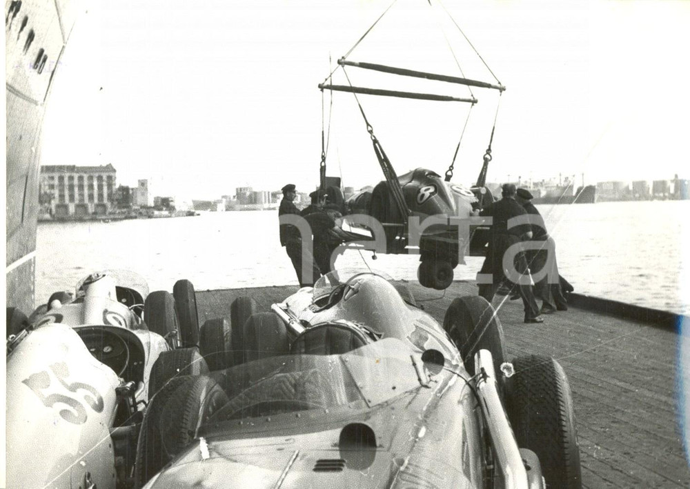 Fotografia d epoca originale 1958 GENOVA  500 MIGLIA DI MONZA  Arrivano le auto sulla Cristoforo COLOMBO 1