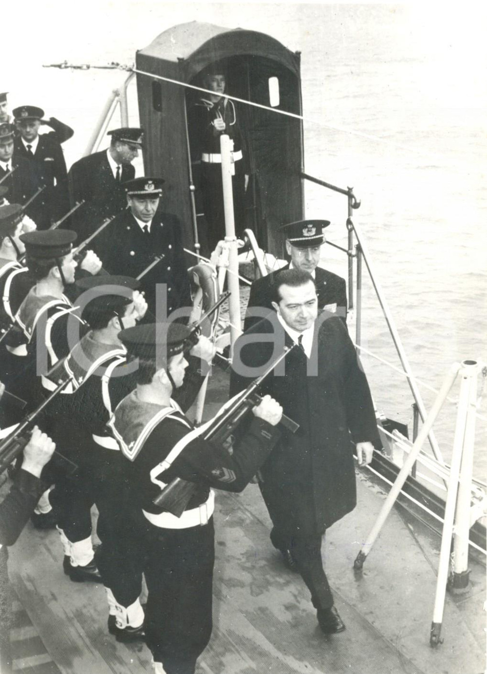 Fotografia d epoca originale 1963 GAETA Giulio ANDREOTTI visita lanciamissili italiana Giuseppe Garibaldi 1