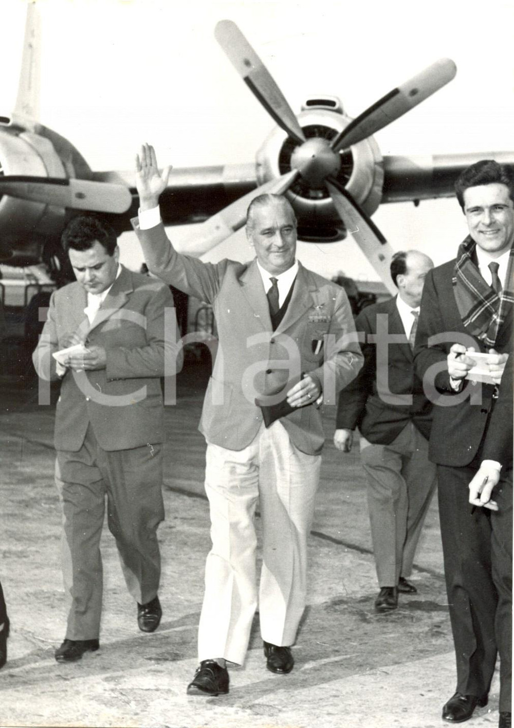 Fotografia d epoca originale 1958 ROMA CIAMPINO  Giuseppe GABRIELLI Maner LUALDI dopo raid con Arcobaleno 1