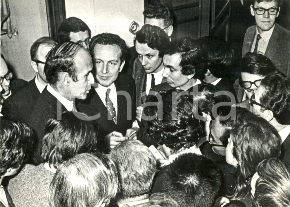 Fotografia d epoca originale 1971 BRUXELLES  Accordo SME  ValÃ©ry GISCARD D ESTAING assalito dai giornalisti 1