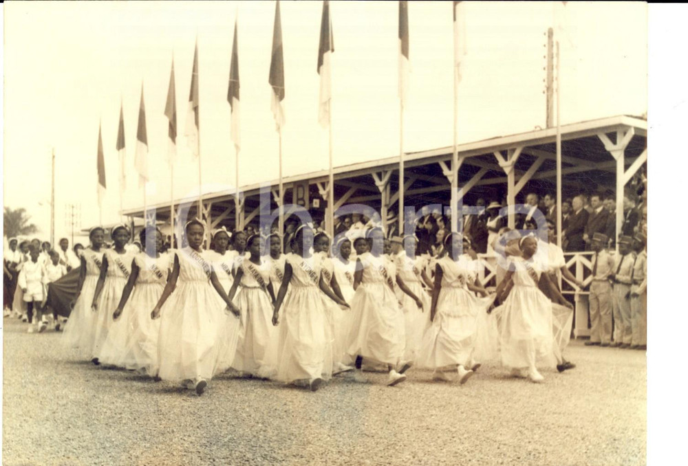 Fotografia d epoca originale 1960 YAOUNDE  CAMERUN Cerimonie per l Indipendenza  Le miss  Foto 18x13 cm 1