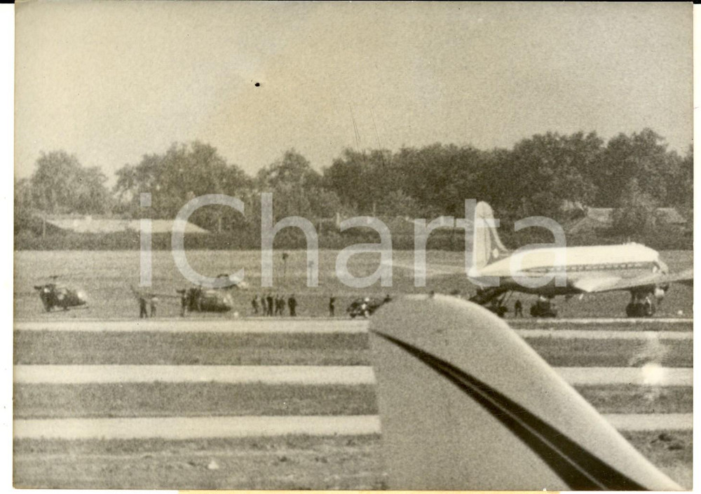 Fotografia d epoca originale 1960 PARIS ORLY DÃ©part des Ã©missaires du F.L.N. pour Tunis Foto 18x13 cm 1