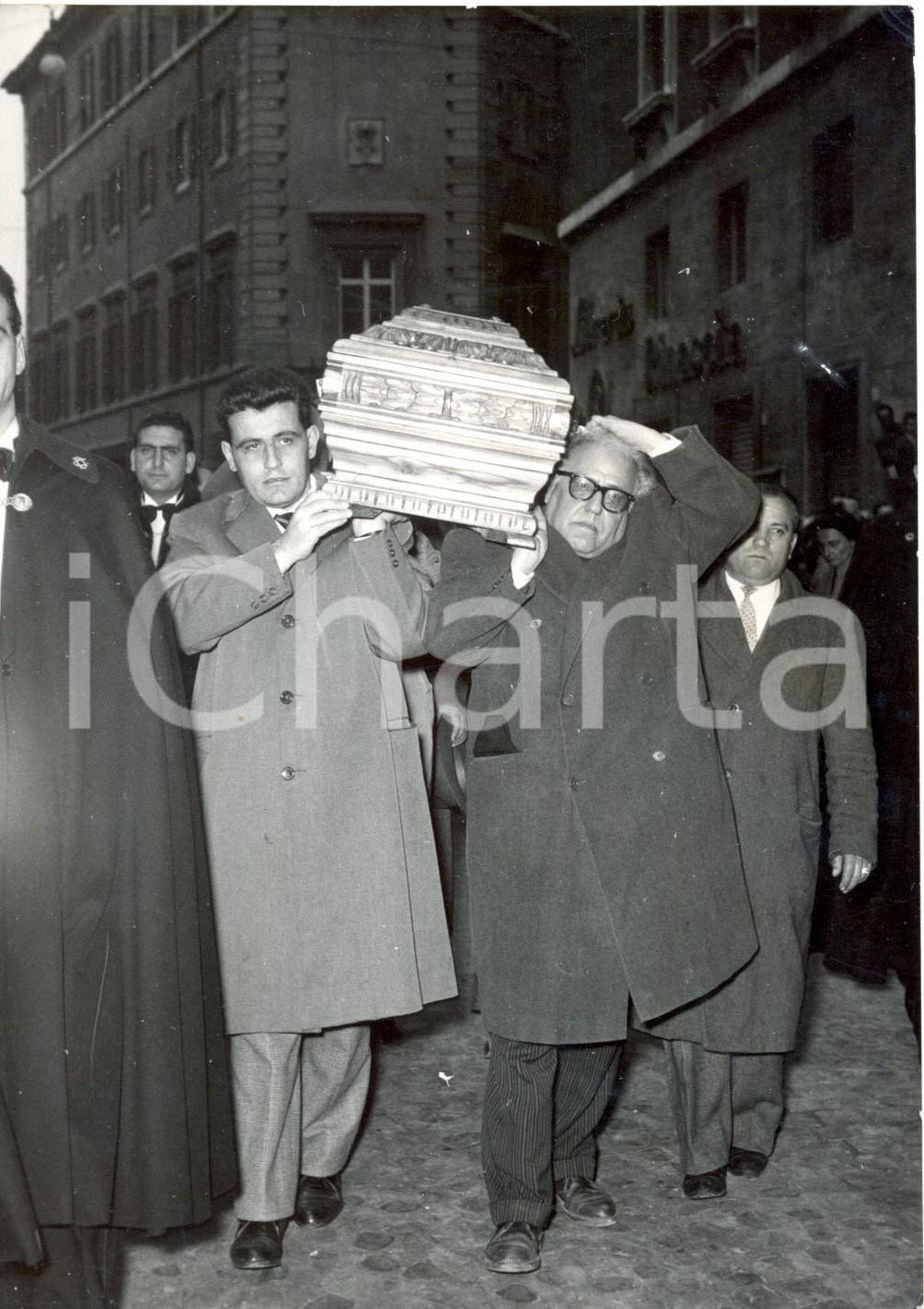 Fotografia d epoca originale 1957 ROMA Corteo funebre di Concetto MARCHESI con autorità cittadine Foto 13x18 1